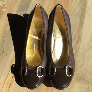 Tahari Brown Misty Pumps